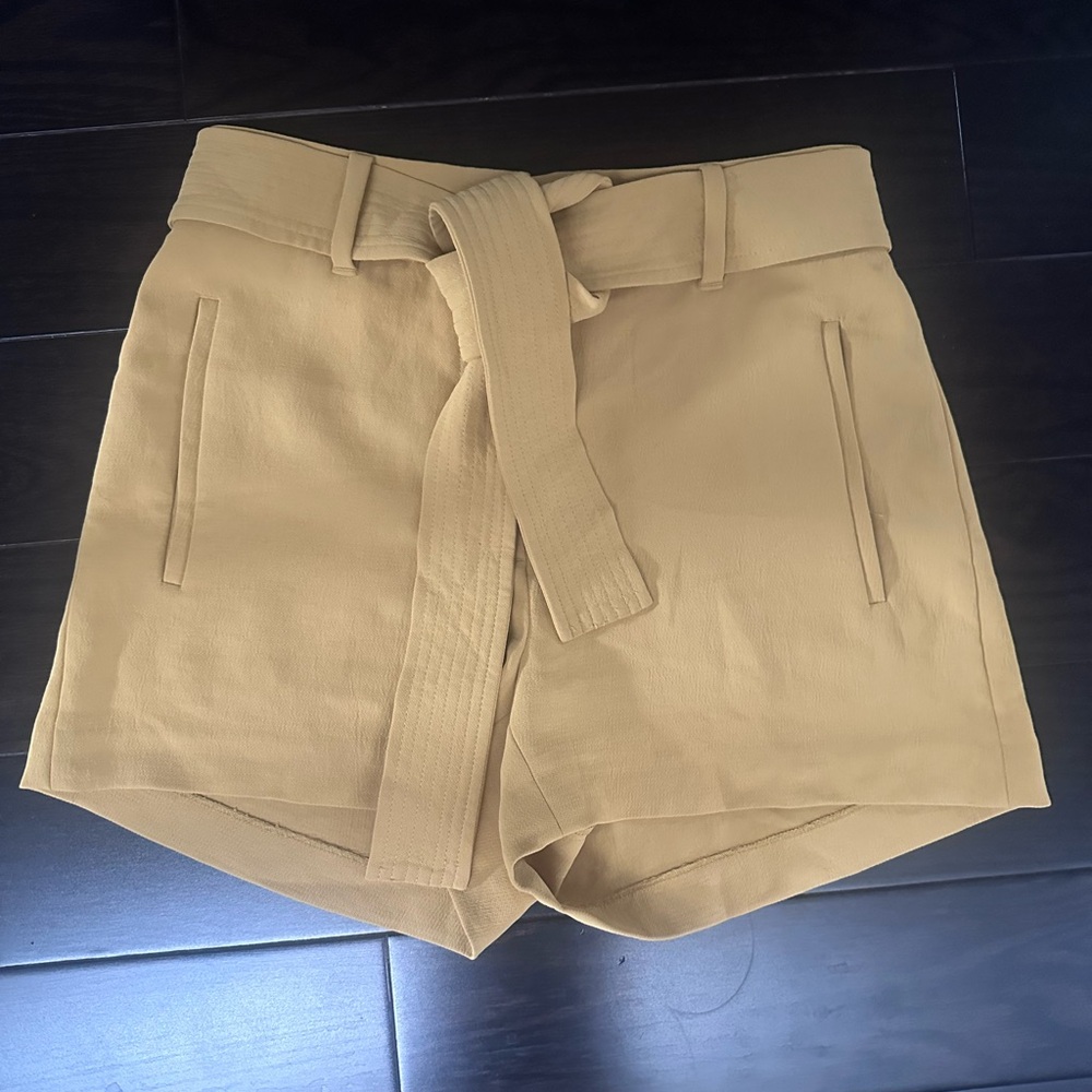 Wilfred High Rise Yellow Belted shorts 🩳 Size 4